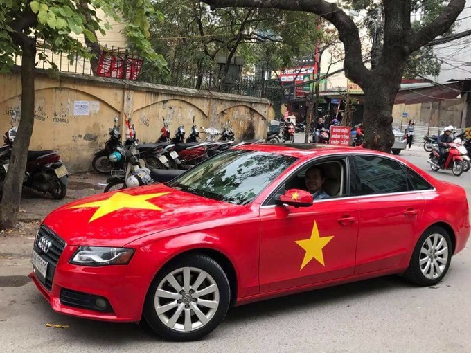 Người Việt đua nhau trang trí ôtô cổ vũ đội bóng U23